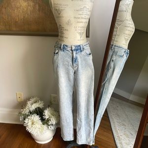 Size 13R Hollister Ultra High-Rise Mom Jeans